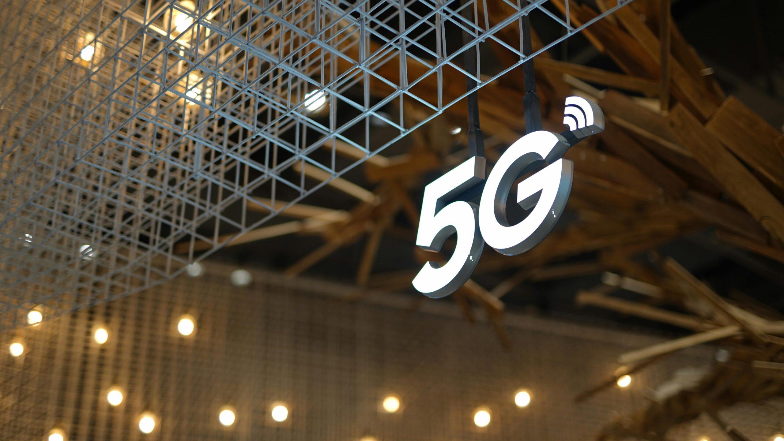 5G Expansion Surges as 6G Future Sparks Global Debate